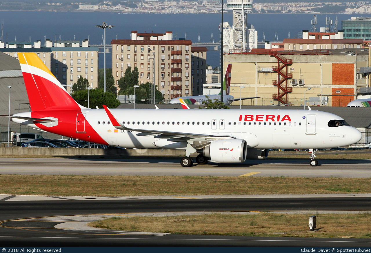 Photo of EC-MXY - Airbus A320-251N operated by Iberia