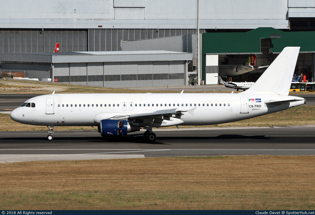 Photo of CS-TRO - Airbus A320-214 operated by White Airways