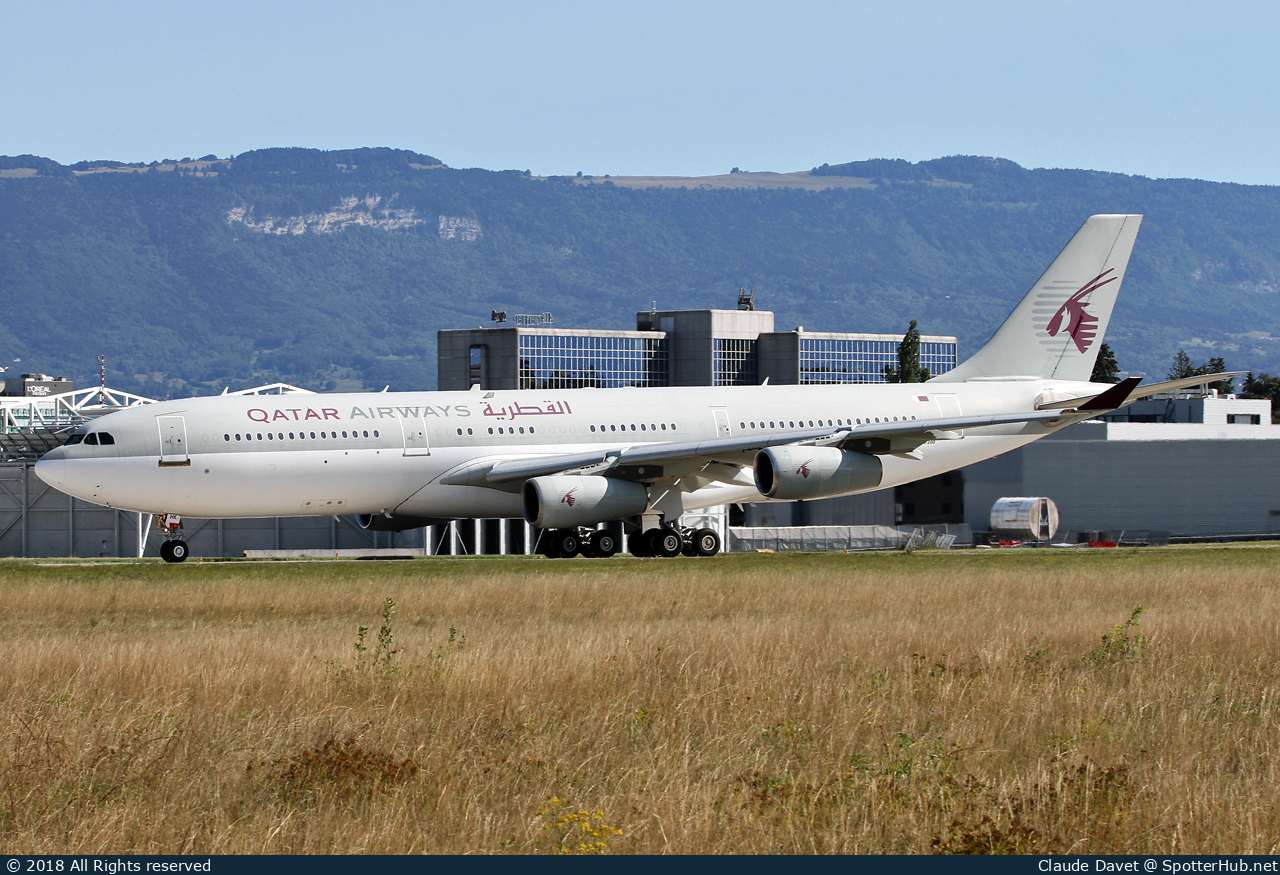 Photo of A7-HHK - Airbus A340-211 operated by Qatar Amiri Flight