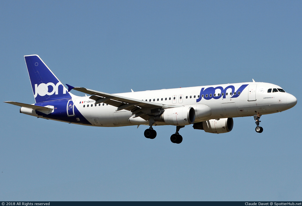 Photo of F-GKXT - Airbus A320-214 operated by Joon