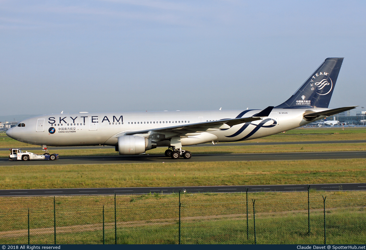 Photo of B-6528 - Airbus A330-223 operated by China Southern Airlines