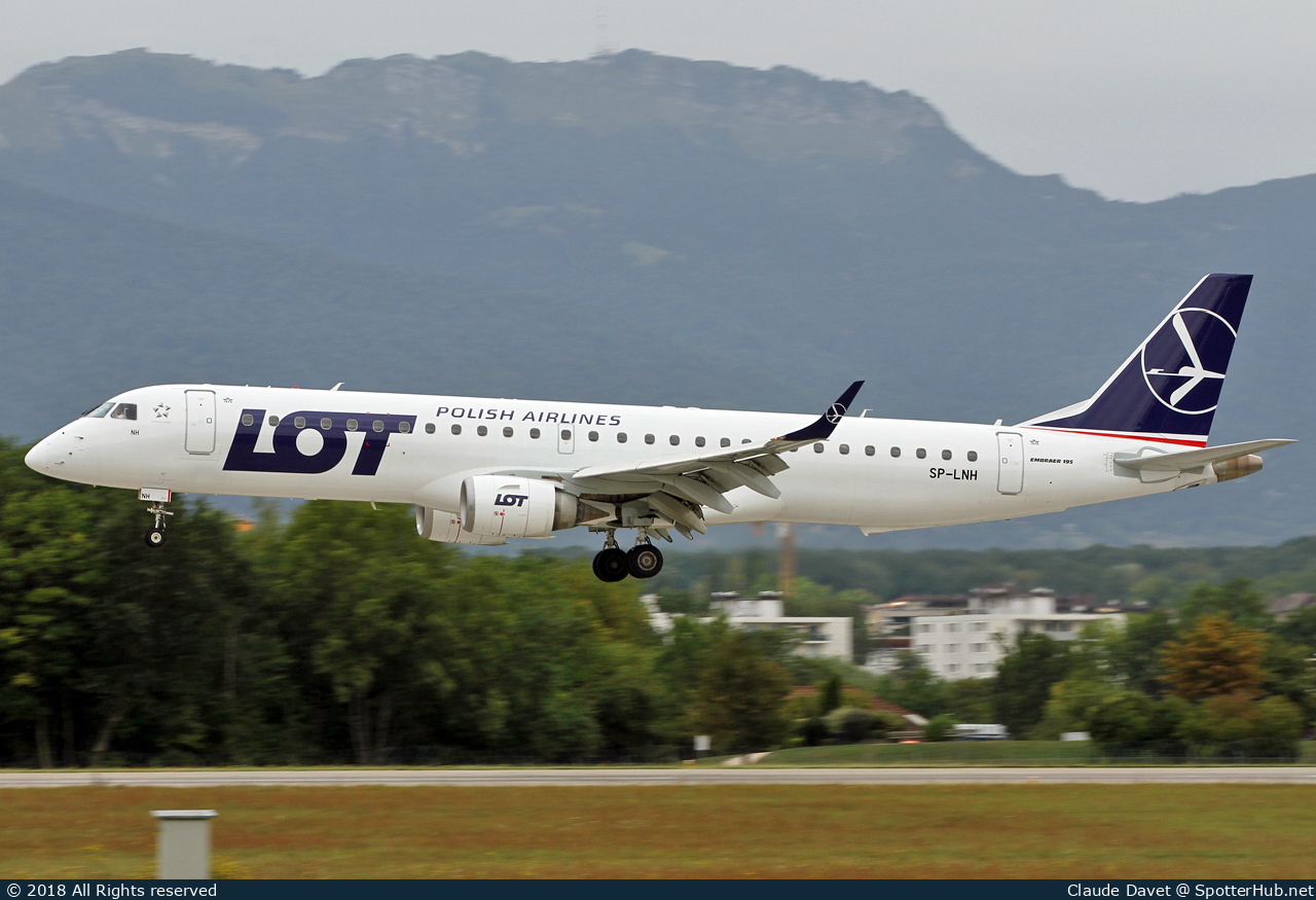 Photo of SP-LNH - Embraer ERJ-195AR operated by LOT Polish Airlines
