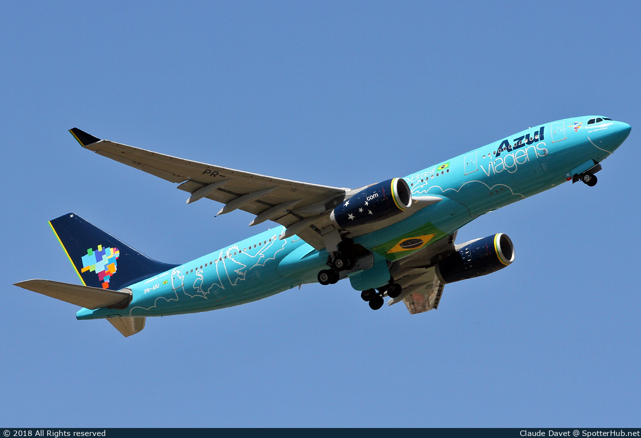 Photo of PR-AIU - Airbus A330-243 operated by Azul