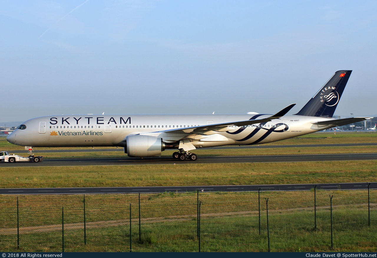 Photo of VN-A897 - Airbus A350-941 operated by Vietnam Airlines