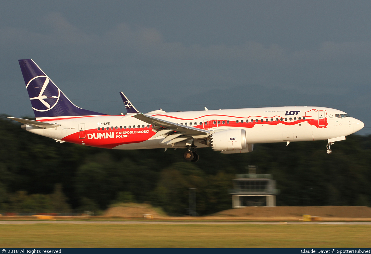 Photo of SP-LVD - Boeing 737 MAX 8 operated by LOT Polish Airlines