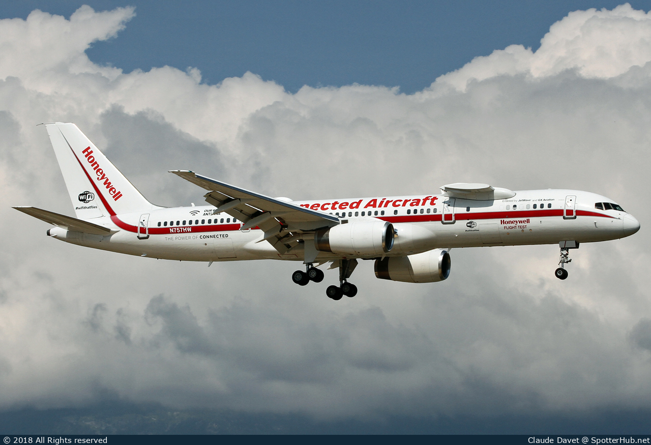 Photo of N757HW - Boeing 757-225 operated by Honeywell International Inc.