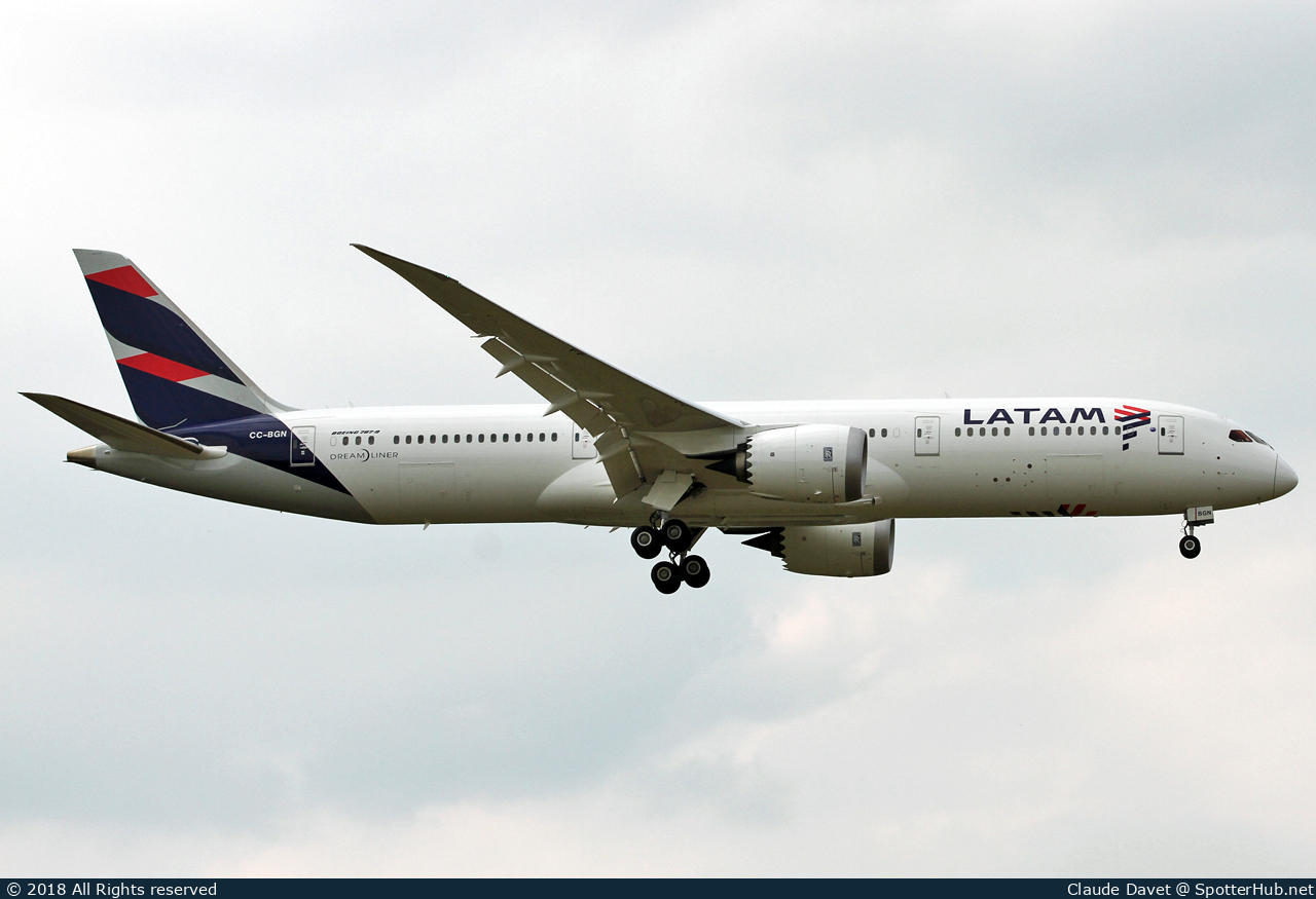 Photo of CC-BGN - Boeing 787-9 Dreamliner operated by LATAM Airlines
