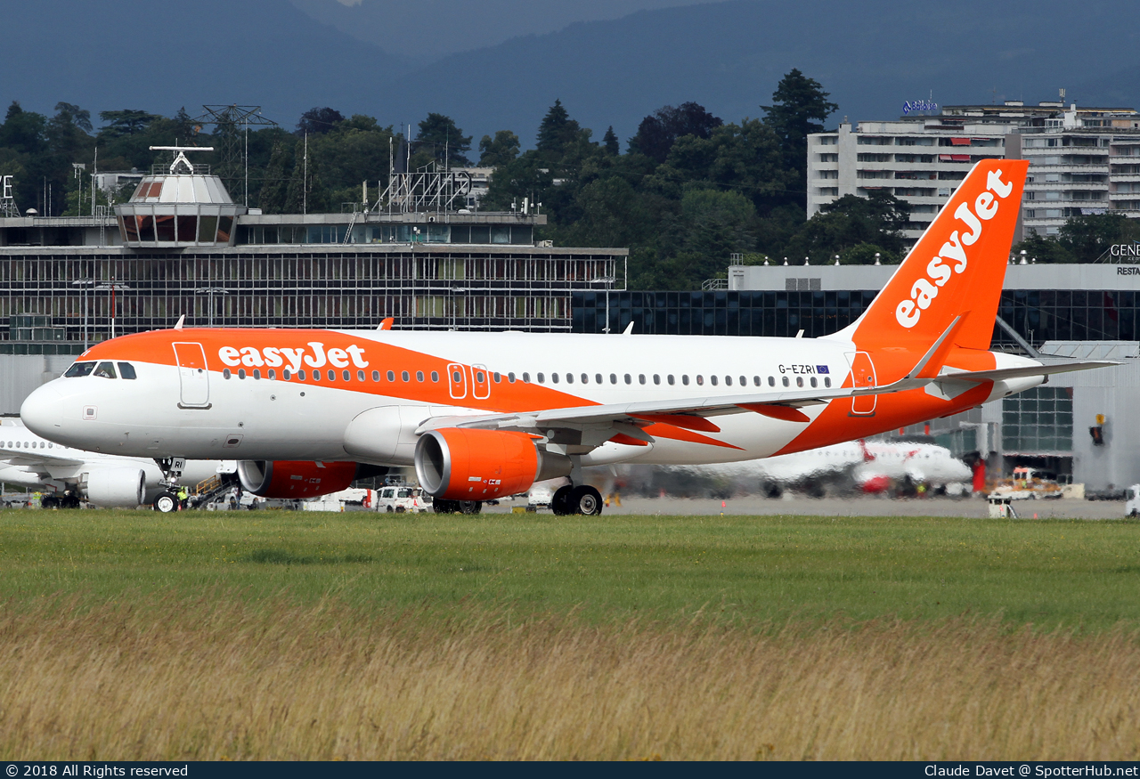 Photo of G-EZRI - Airbus A320-214 operated by easyJet
