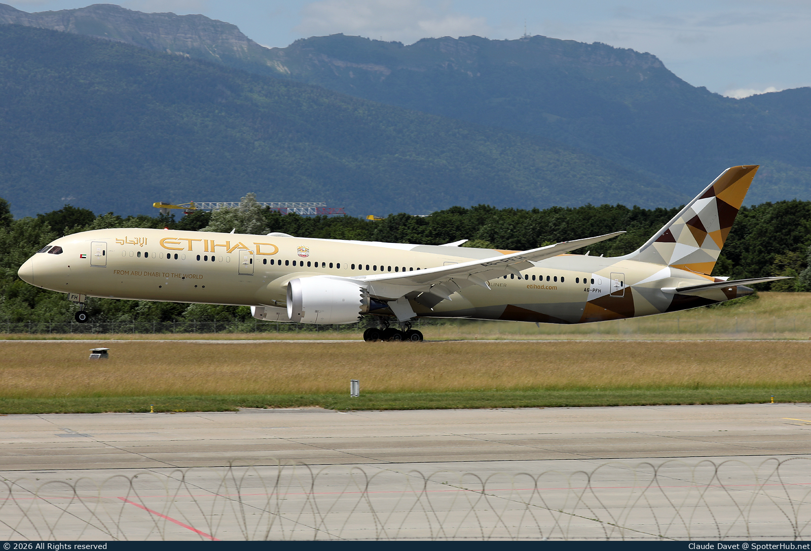 Photo of A6-PFH - Boeing 787-9 Dreamliner operated by United Arab Emirates Presidential Flight