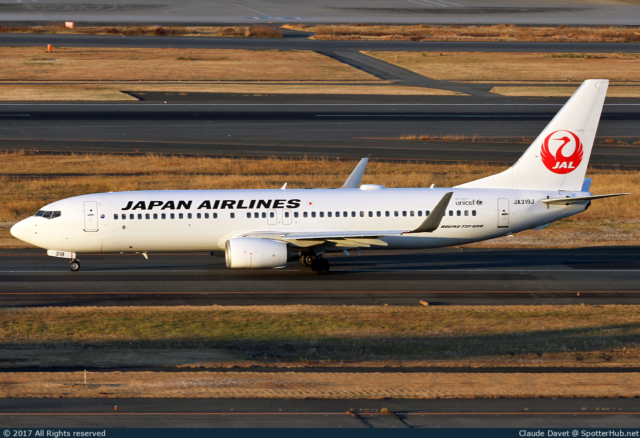 Photo of JA319J - Boeing 737-846 operated by Japan Airlines