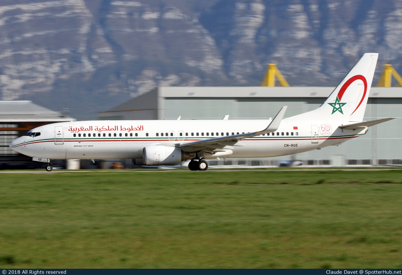 Photo of CN-RGE - Boeing 737-86N operated by Royal Air Maroc