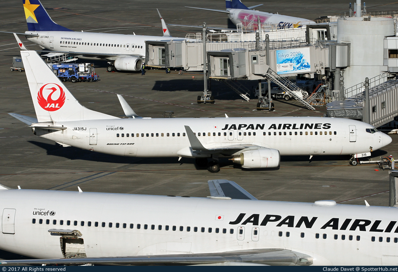 Photo of JA315J - Boeing 737-846 operated by Japan Airlines