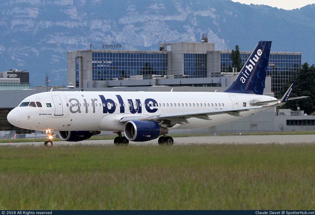 Photo of AP-EDG - Airbus A320-214 operated by Airblue