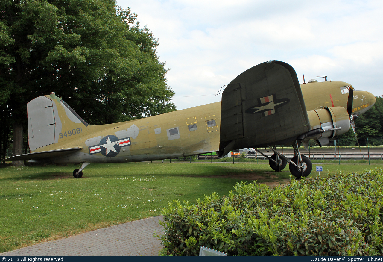 Photo of 43-49081 - Douglas C-47B Skytrain operated by US Army Air Force