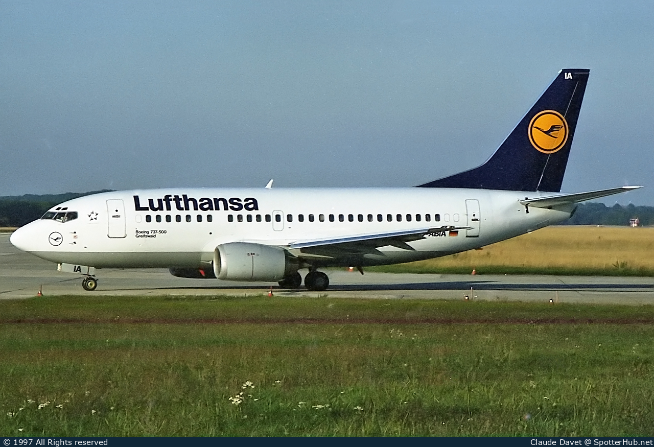 Photo of D-ABIA - Boeing 737-530 operated by Lufthansa