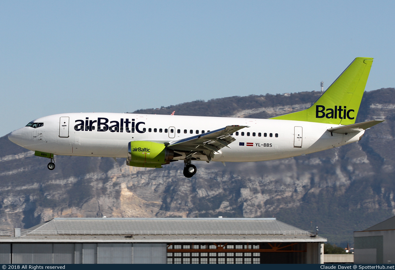 Photo of YL-BBS - Boeing 737-31S operated by airBaltic
