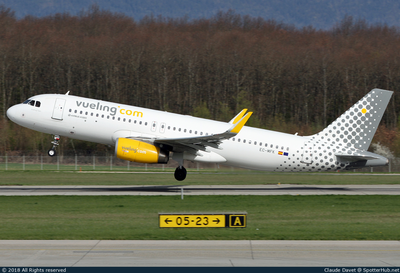 Photo of EC-MFK - Airbus A320-232 operated by Vueling