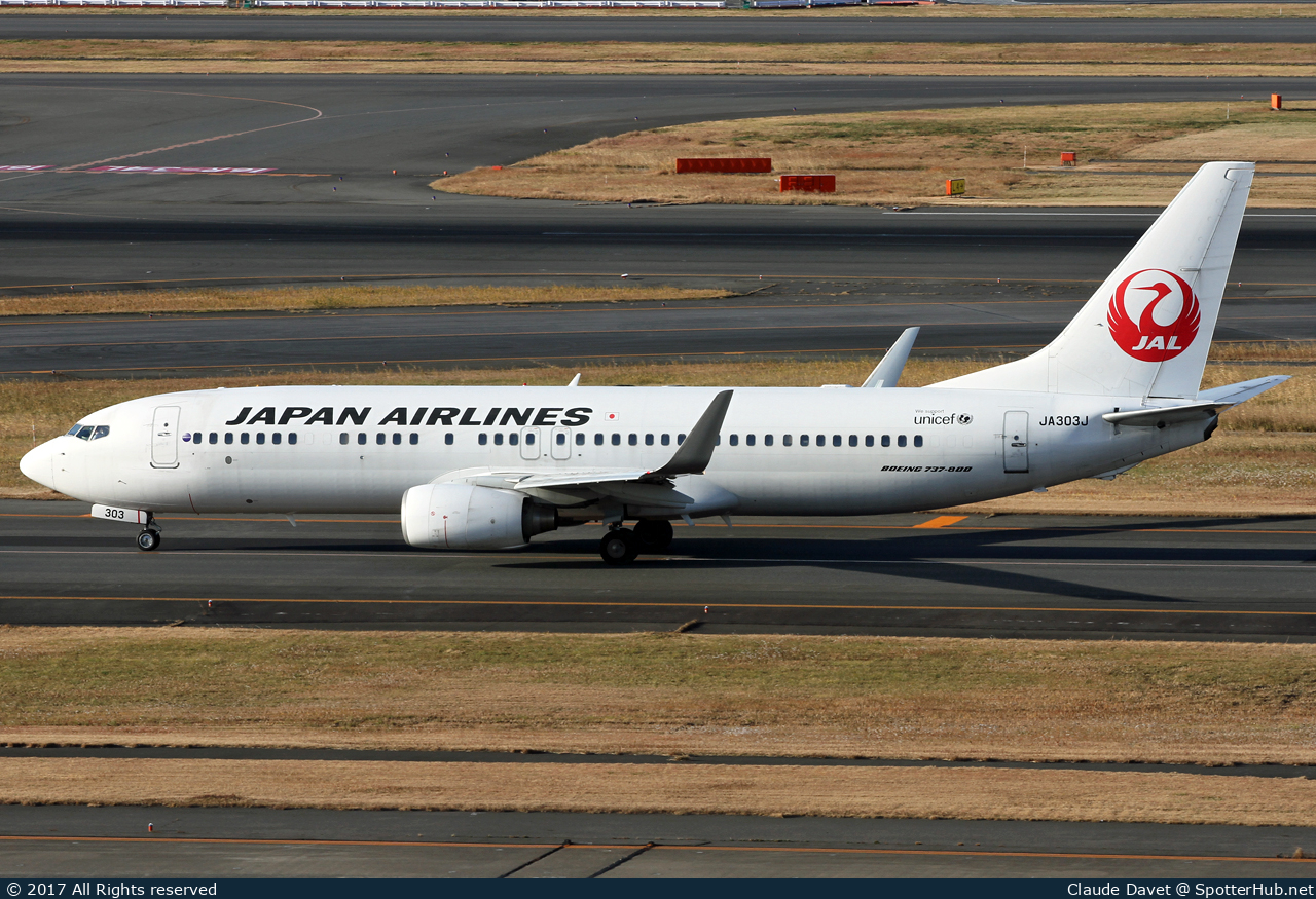 Photo of JA303J - Boeing 737-846 operated by Japan Airlines