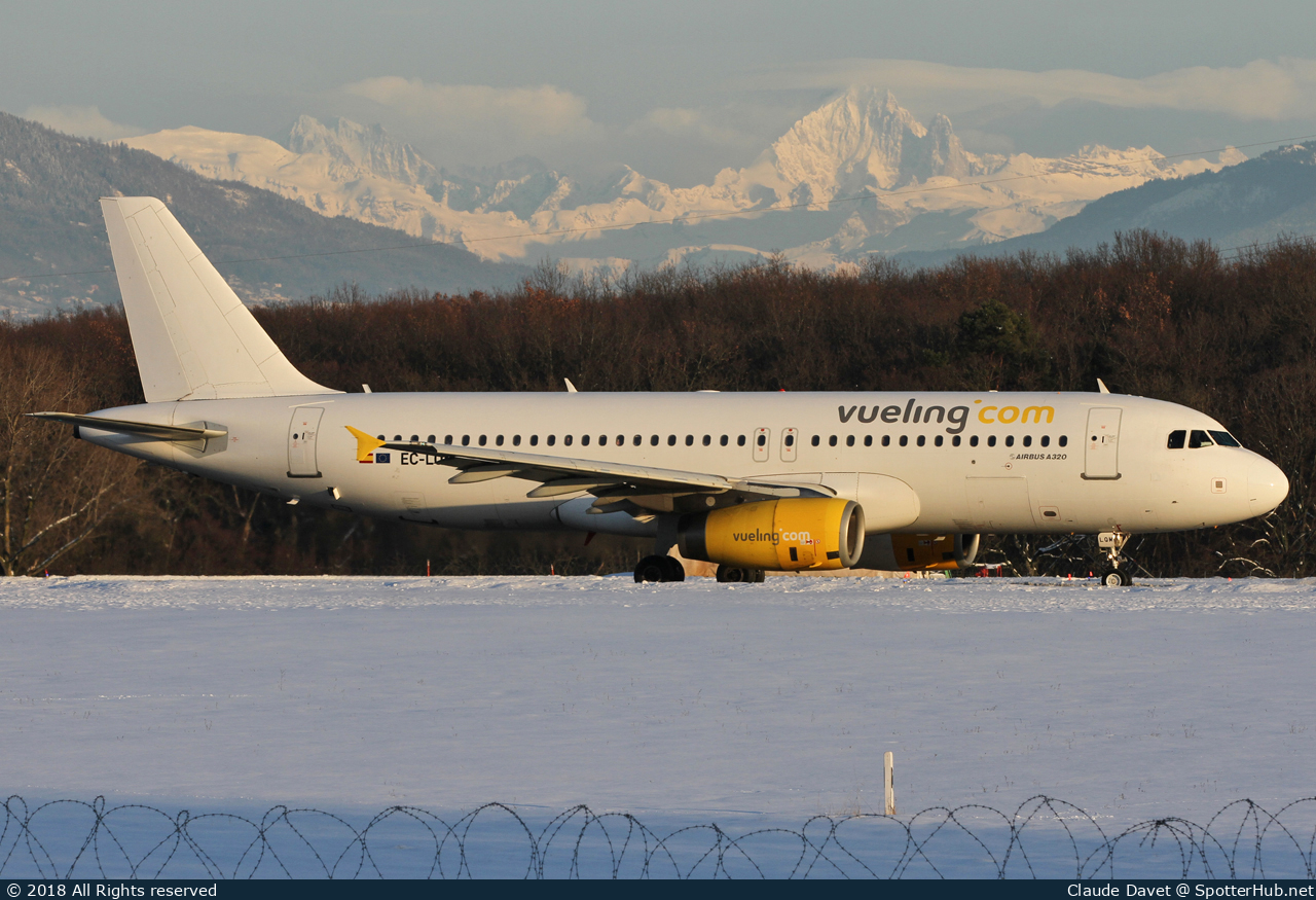 Photo of EC-LQM - Airbus A320-232 operated by Vueling