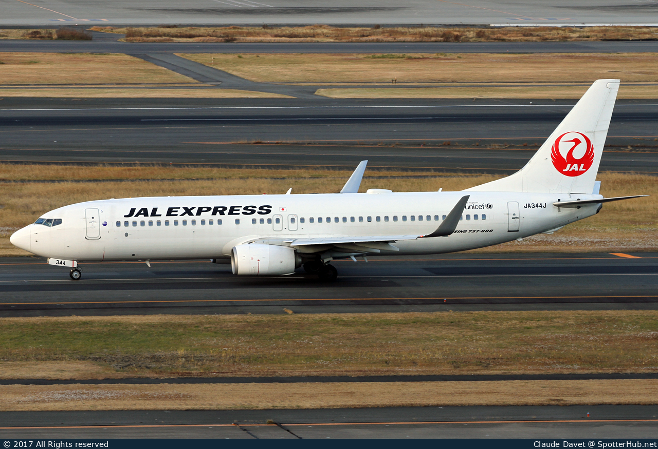 Photo of JA344J - Boeing 737-846 operated by Japan Airlines