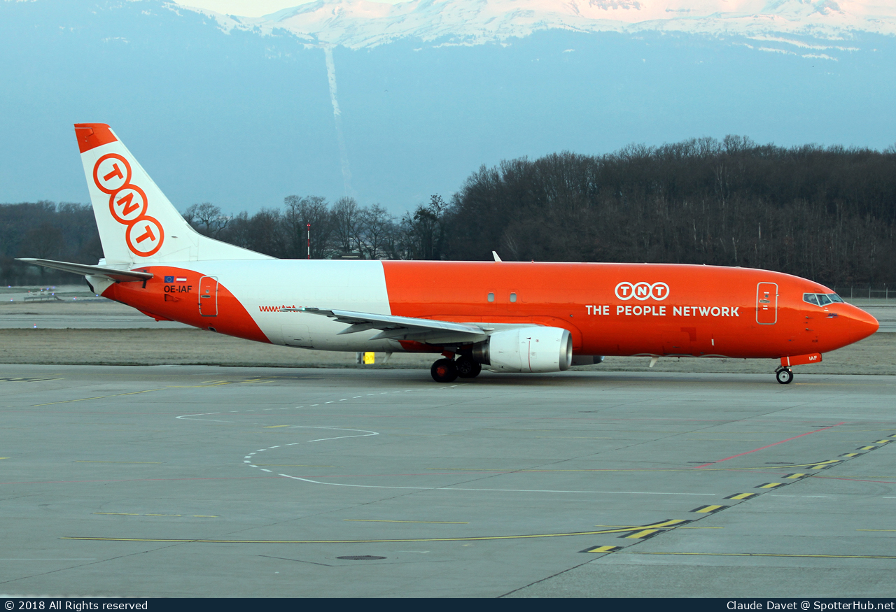 Photo of OE-IAF - Boeing 737-4Y0(SF) operated by TNT Airways