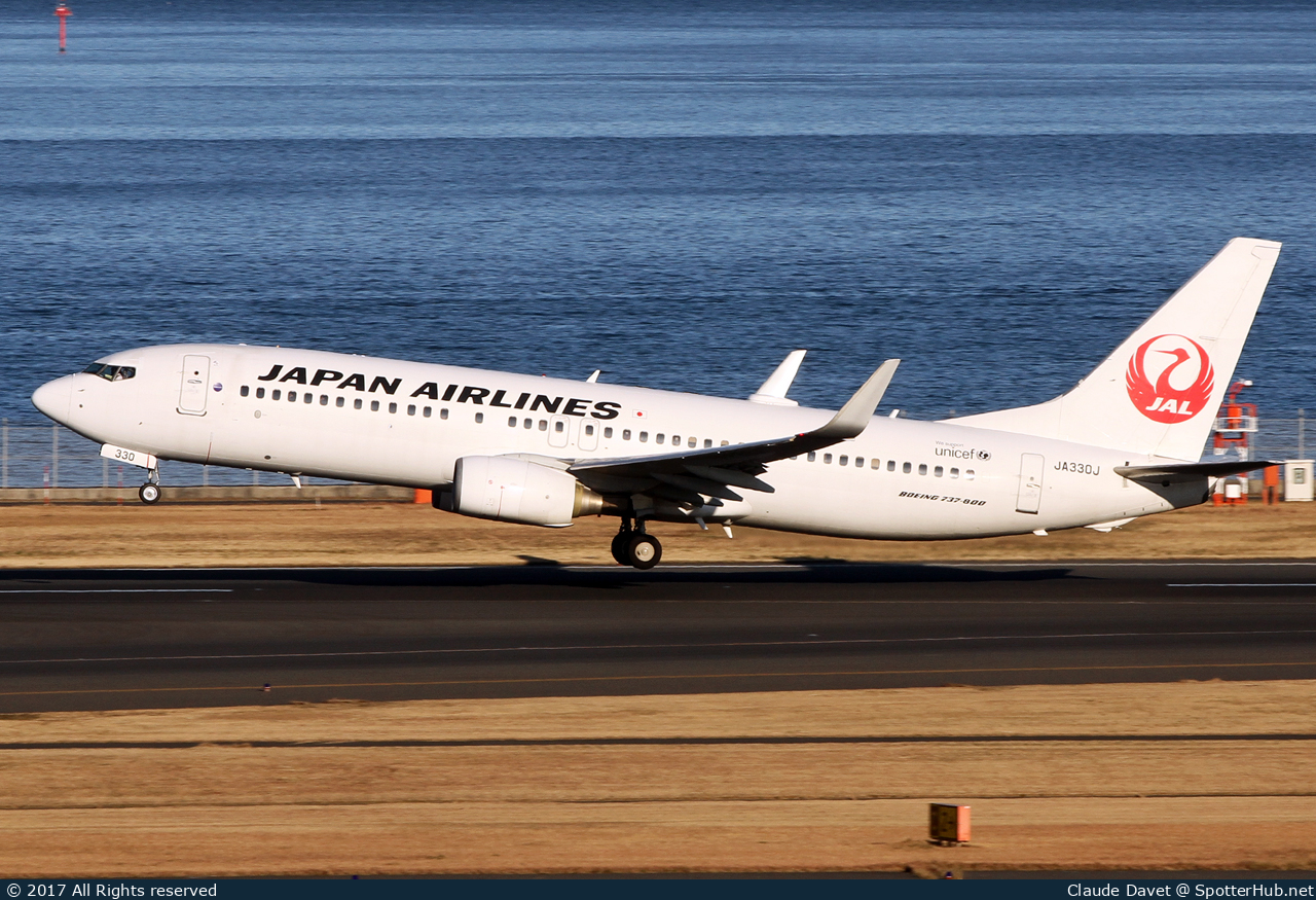 Photo of JA330J - Boeing 737-846 operated by Japan Airlines