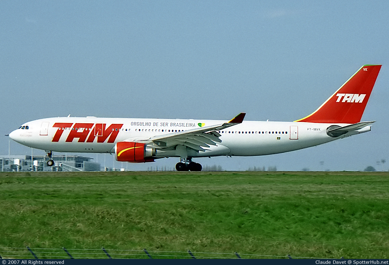 Photo of PT-MVK - Airbus A330-203 operated by TAM Linhas Aéreas