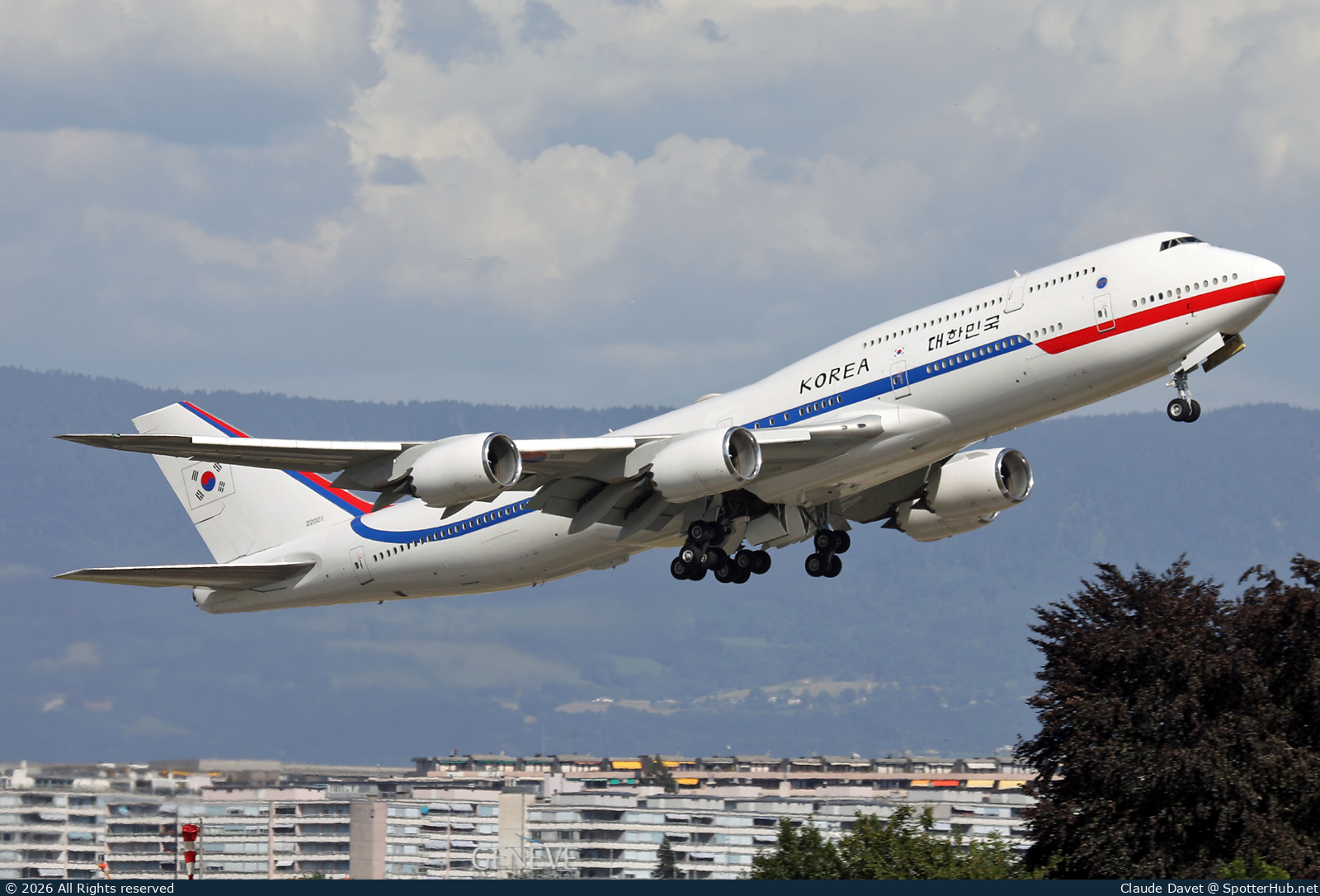 Photo of 22001 - Boeing 747-8B5 operated by Government of the Republic of Korea