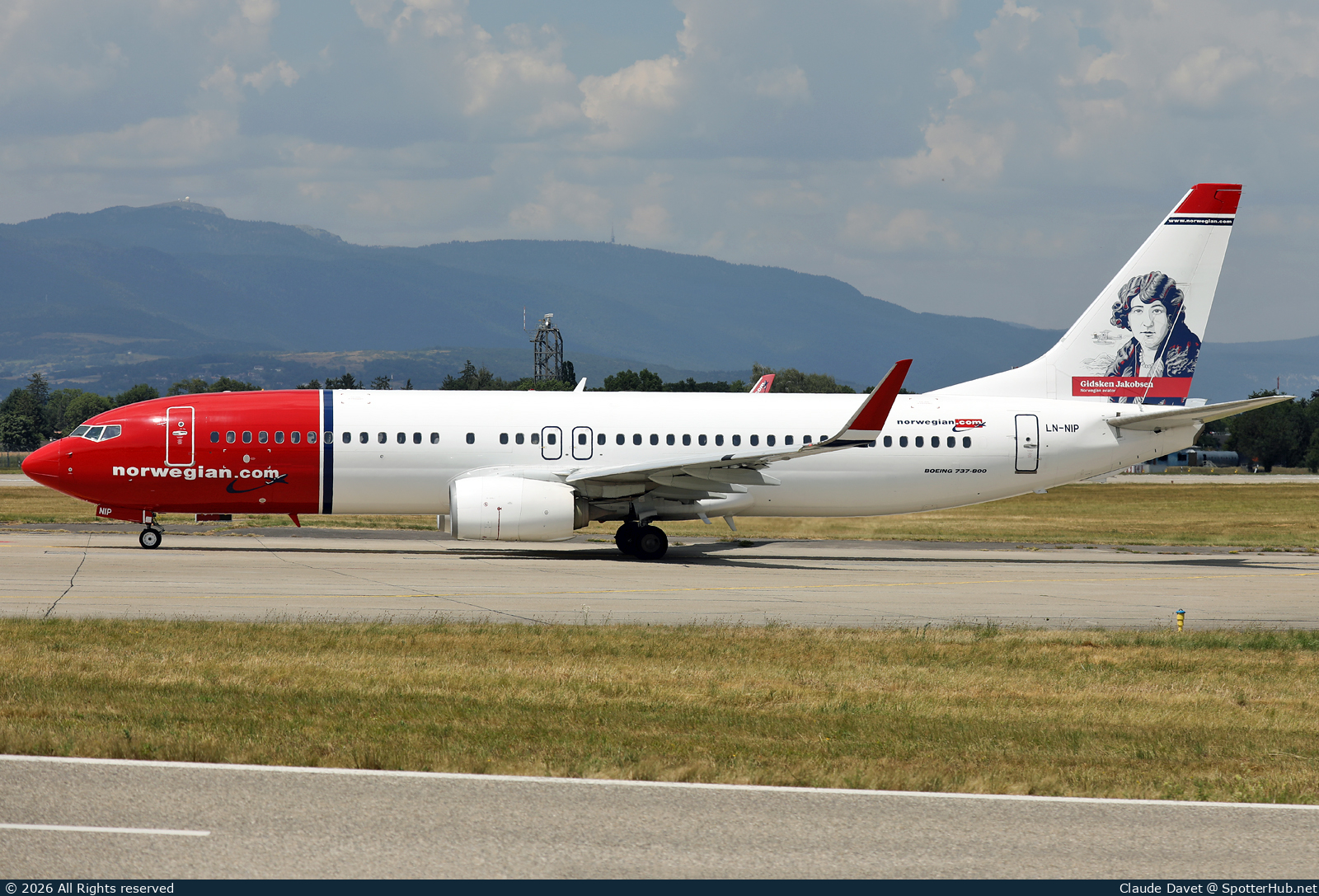 Photo of LN-NIP - Boeing 737-86N operated by Norwegian Air Shuttle