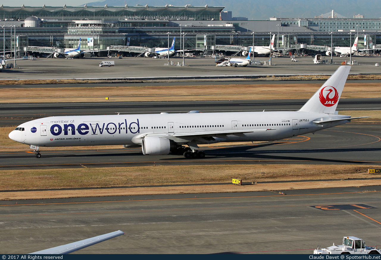 Photo of JA752J - Boeing 777-346 operated by Japan Airlines