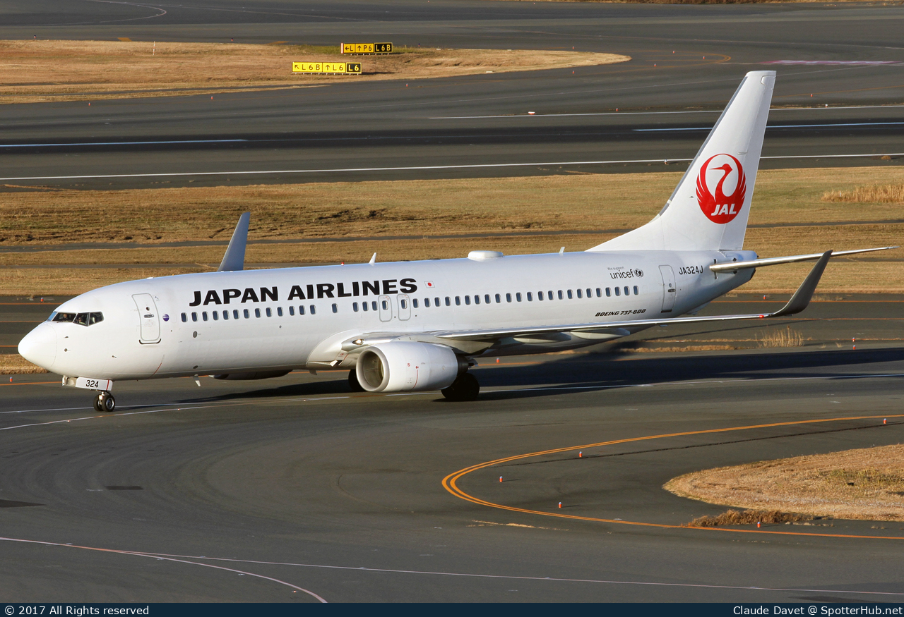 Photo of JA324J - Boeing 737-846 operated by Japan Airlines