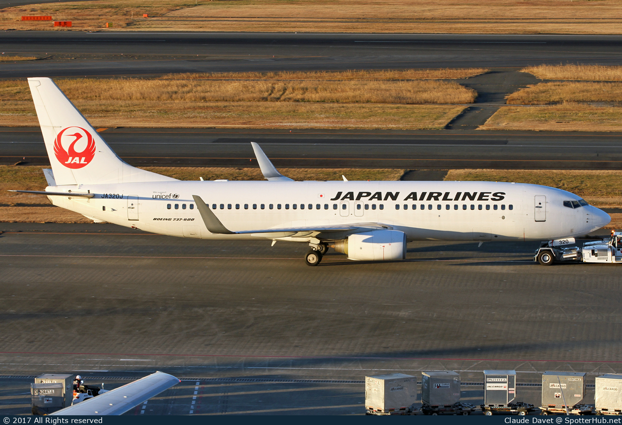 Photo of JA320J - Boeing 737-846 operated by Japan Airlines