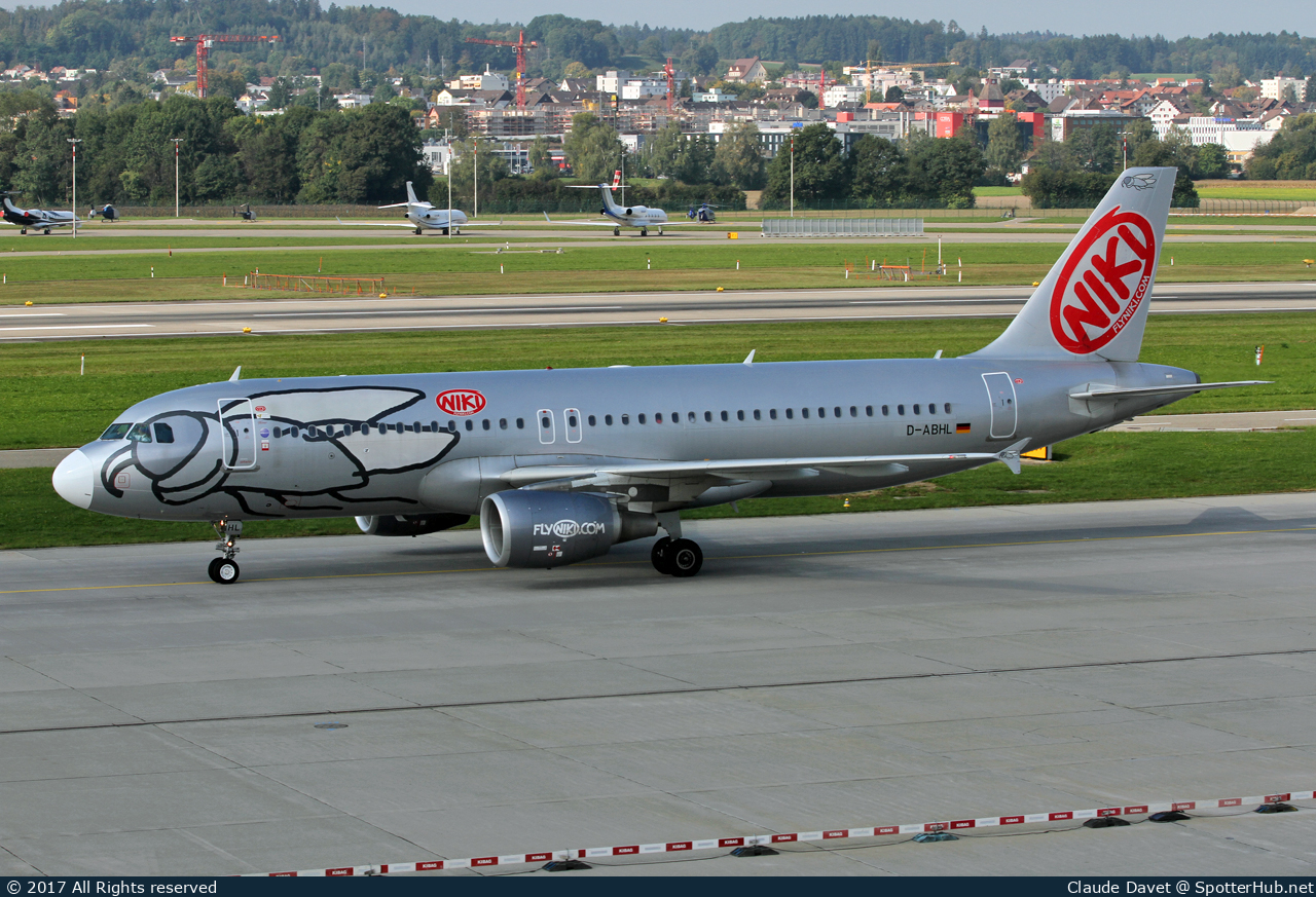 Photo of D-ABHL - Airbus A320-214 operated by Air Berlin
