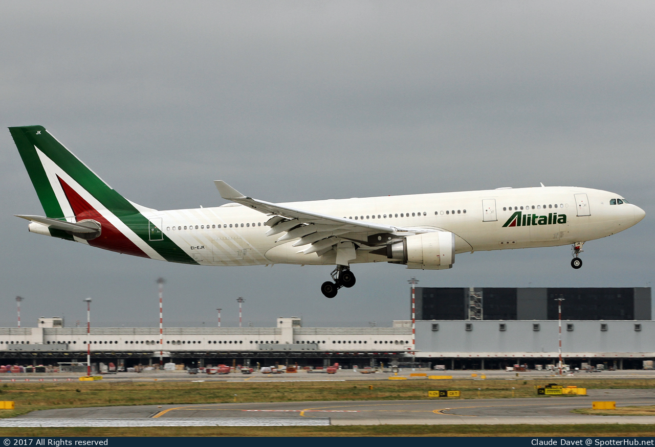Photo of EI-EJK - Airbus A330-202 operated by Alitalia