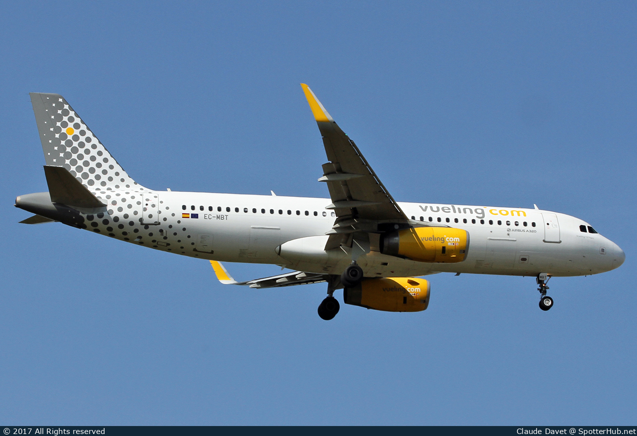 Photo of EC-MBT - Airbus A320-232 operated by Vueling