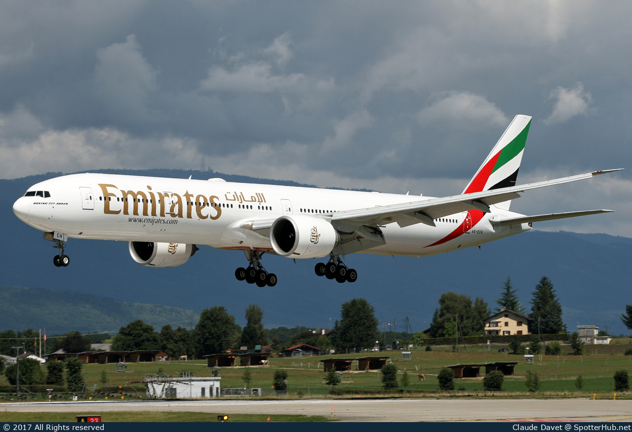 Photo of A6-ECH - Boeing 777-31H(ER) operated by Emirates
