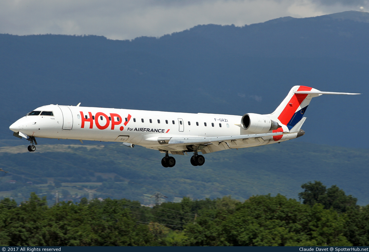 Photo of F-GRZI - Bombardier CRJ-701 operated by Air France HOP