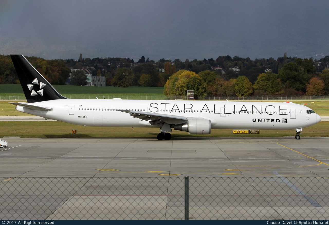 Photo of N76055 - Boeing 767-424(ER) operated by United Airlines
