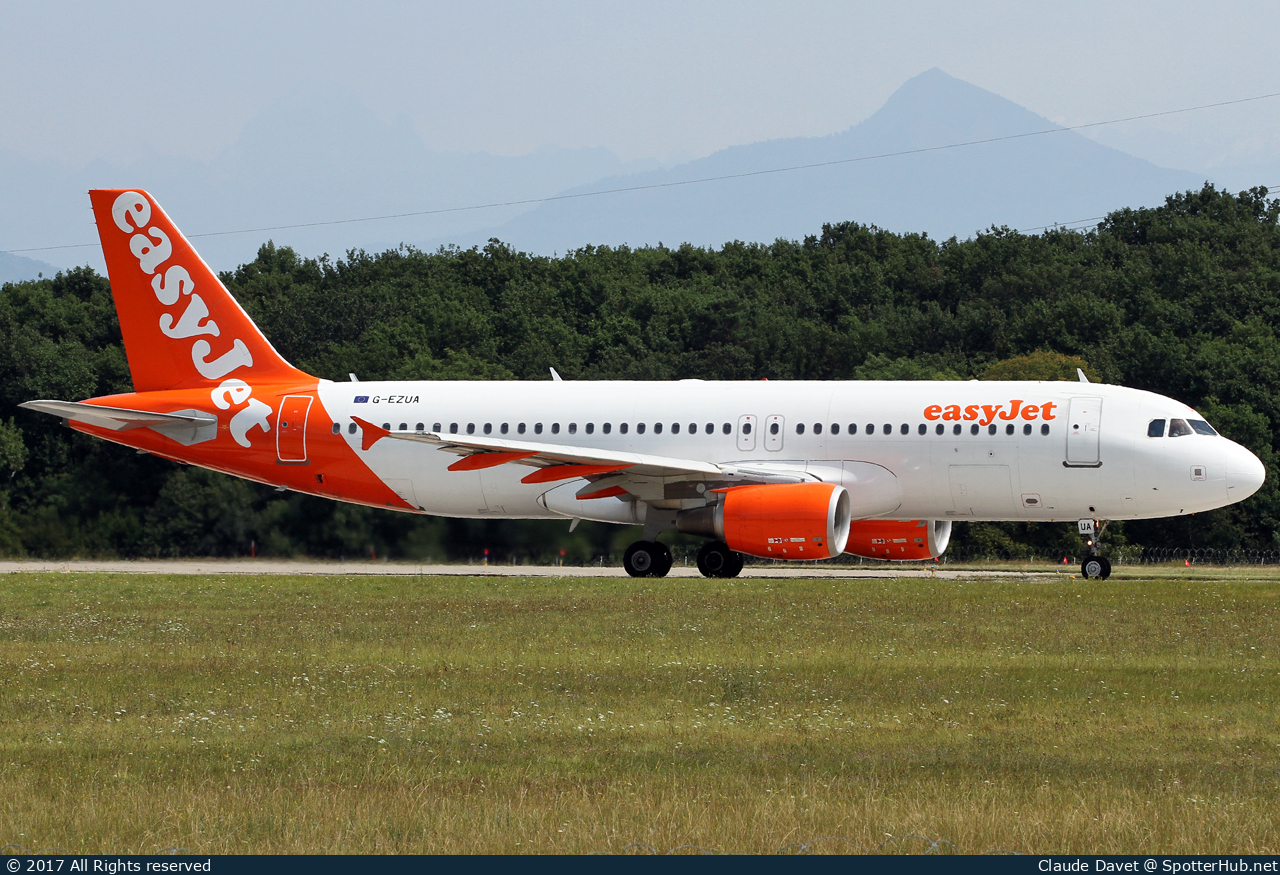 Photo of G-EZUA - Airbus A320-214 operated by easyJet