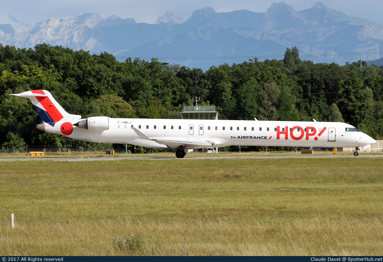 Photo of F-HMLJ - Bombardier CRJ-1000EL operated by Air France HOP