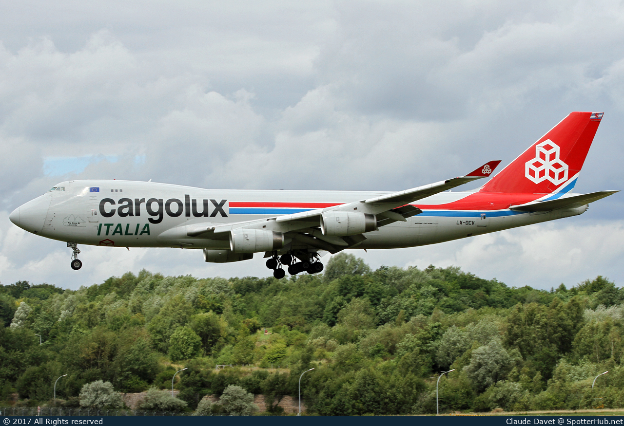 Photo of LX-OCV - Boeing 747-4R7F operated by Cargolux Italia