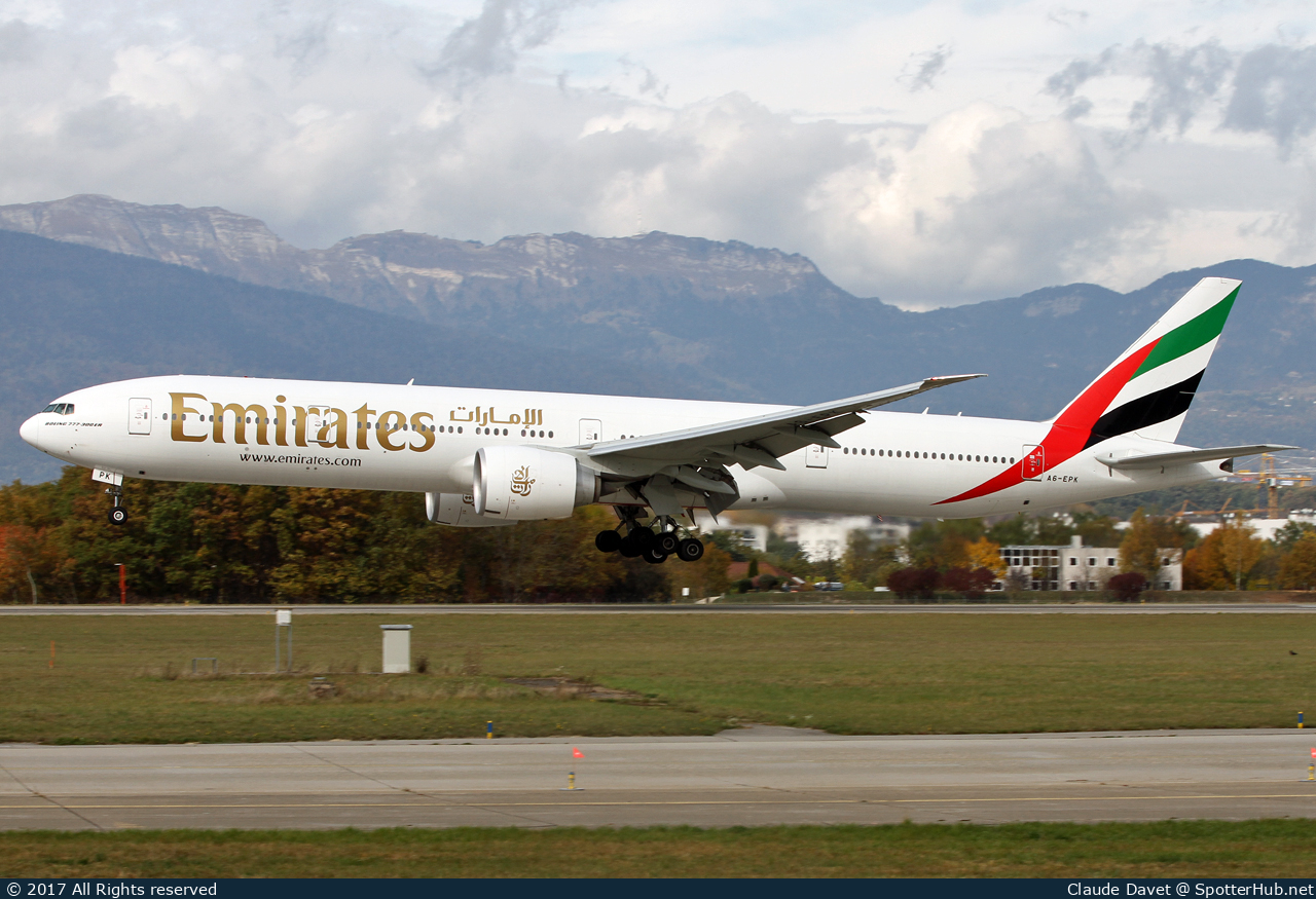 Photo of A6-EPK - Boeing 777-31H(ER) operated by Emirates