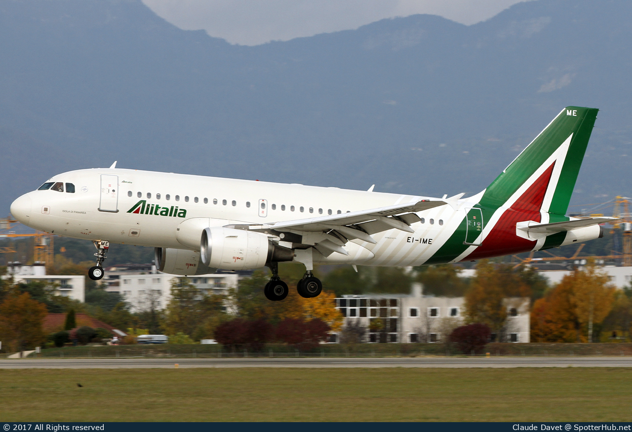 Photo of EI-IME - Airbus A319-112 operated by Alitalia