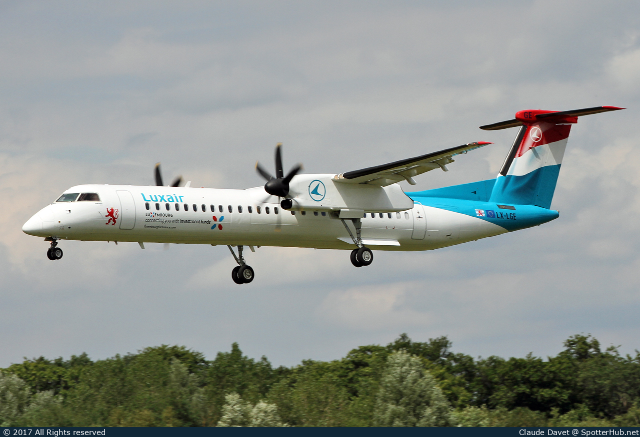Photo of LX-LGE - Bombardier DHC-8-402 Dash 8 Q400 operated by Luxair