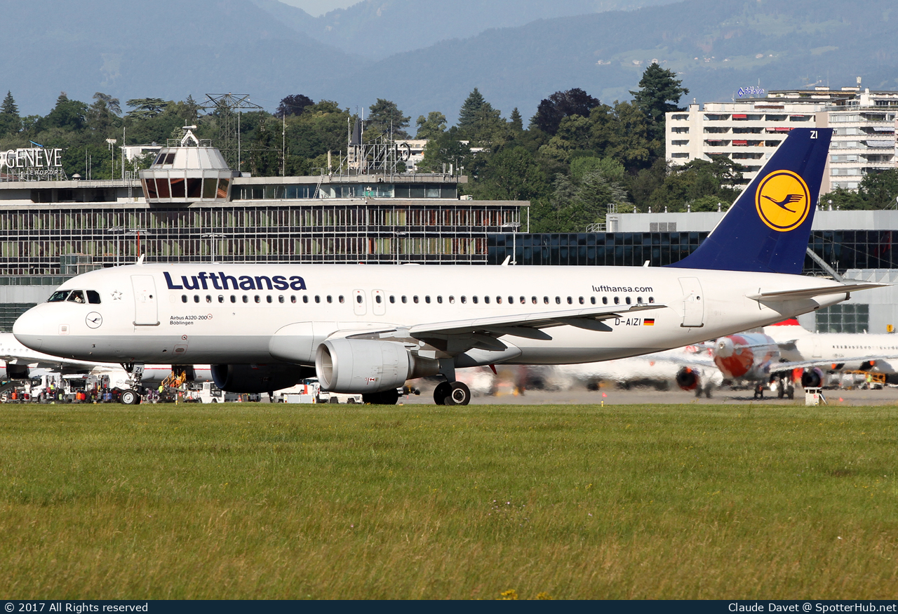 Photo of D-AIZI - Airbus A320-214 operated by Lufthansa