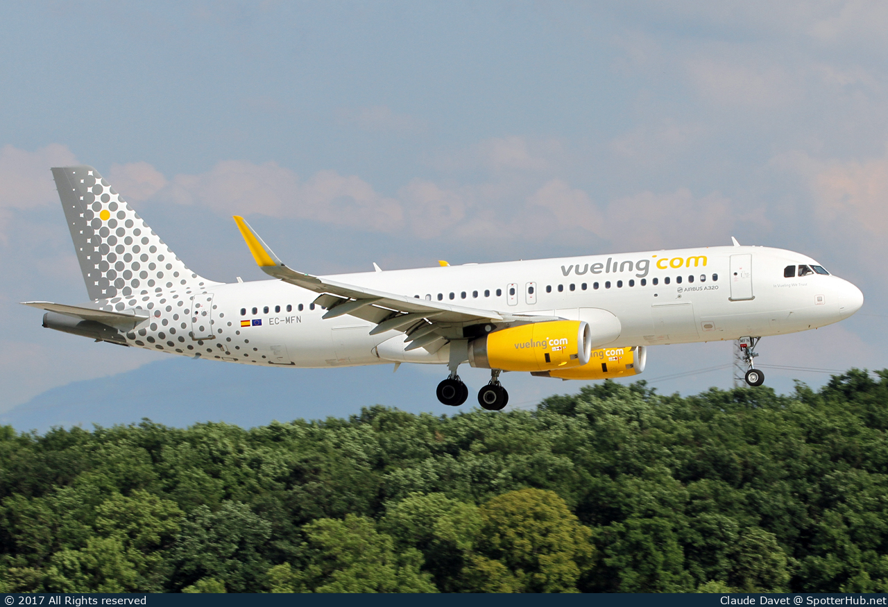 Photo of EC-MFN - Airbus A320-232 operated by Vueling