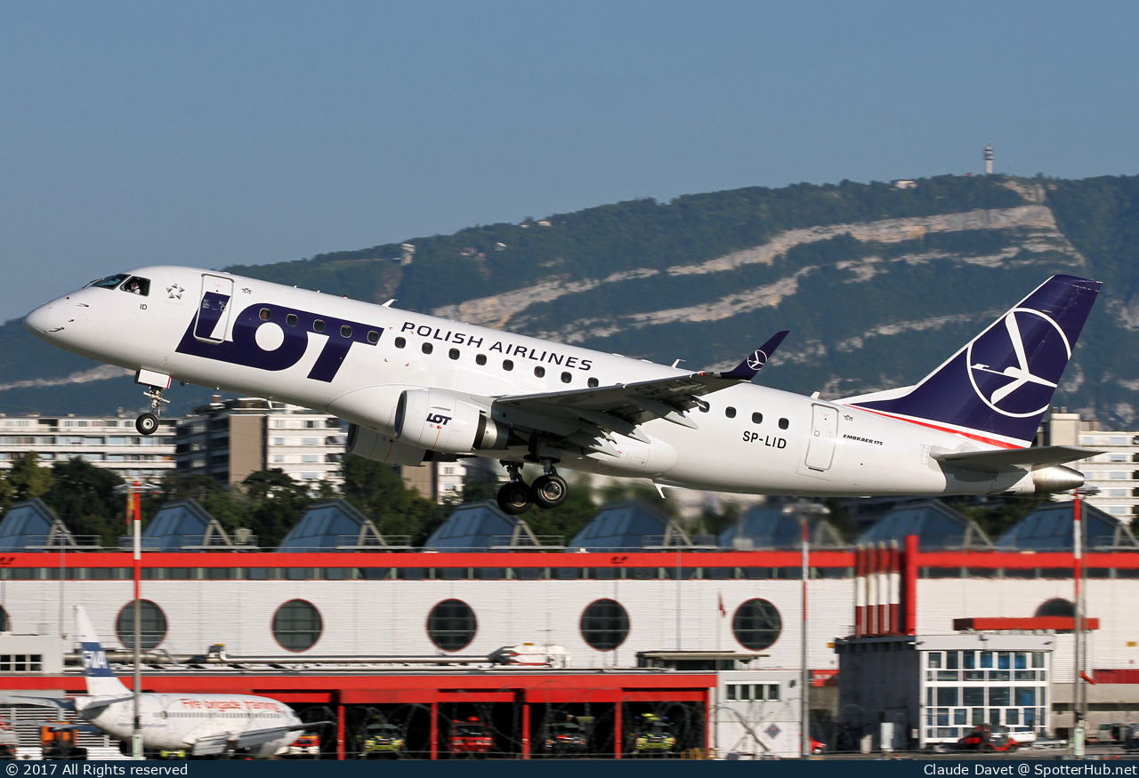 Photo of SP-LID - Embraer ERJ-175STD operated by LOT Polish Airlines