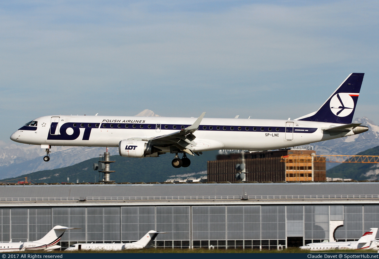 Photo of SP-LNC - Embraer ERJ-195LR operated by LOT Polish Airlines