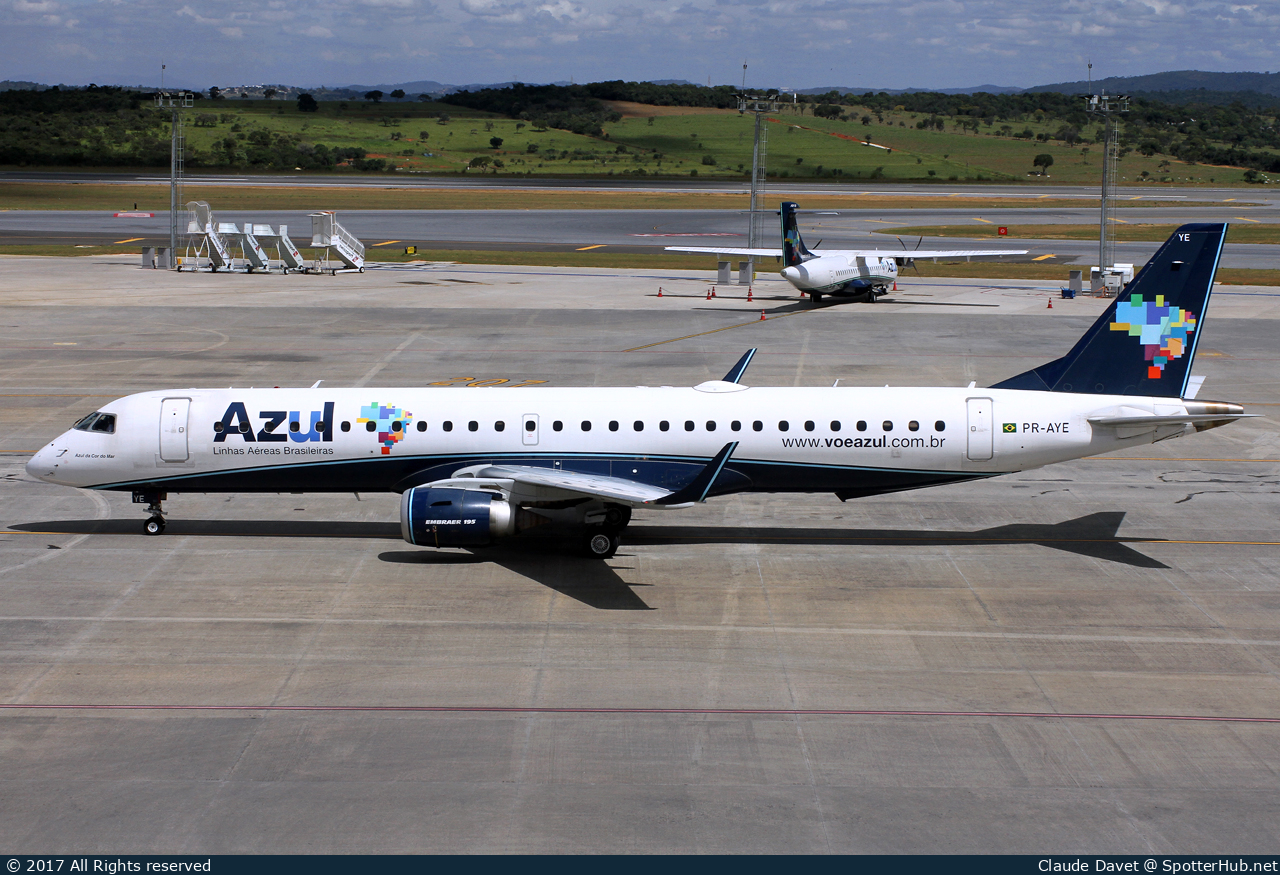 Photo of PR-AYE - Embraer ERJ-195LR operated by Azul