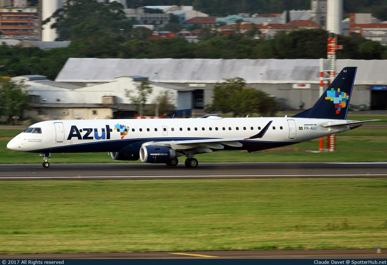 Photo of PR-AUJ - Embraer ERJ-195LR operated by Azul